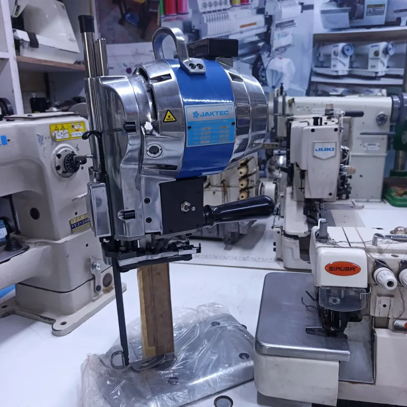 Straight cutting machine
